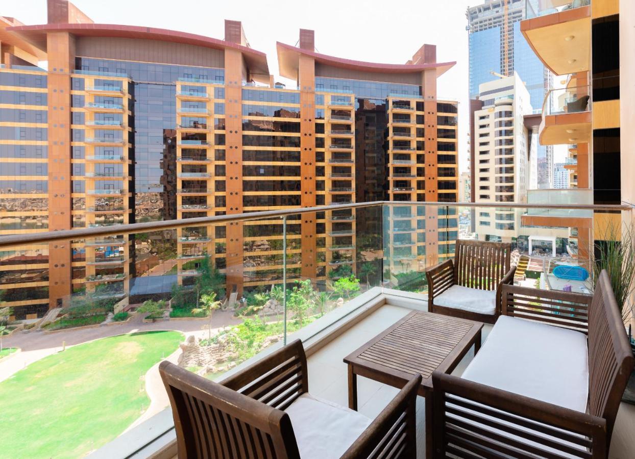 Apartamento Maison Privee - Spacious Apt On Palm Jumeirah W Sea Views And Premium Facilities Access Dubái Exterior foto
